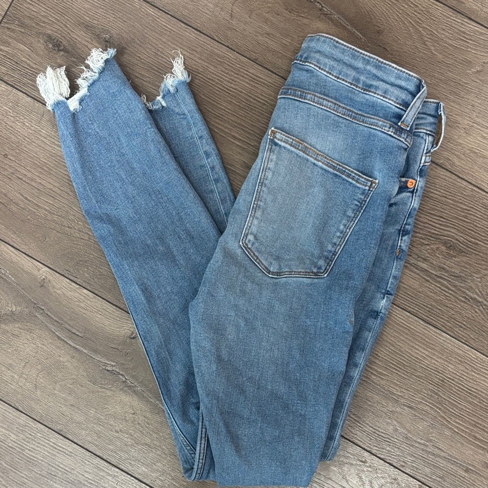 Zara Blue Cropped Ankle Jeans - Picture 3 of 3